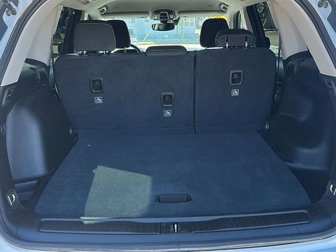 Used 2023 Jeep Grand Cherokee Laredo image 27