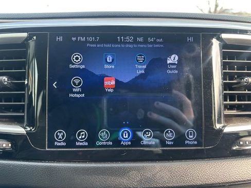 Used 2017 Chrysler Pacifica Touring-L image 39