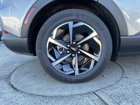 New 2026 Chevrolet Equinox EV LT image 24