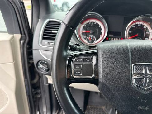Used 2018 Dodge Grand Caravan SXT FWD image 28