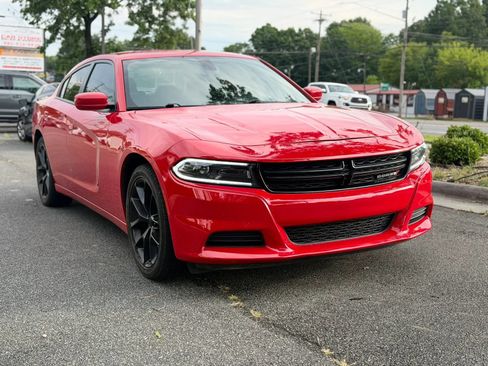 Used 2022 Dodge Charger SXT w/ Plus Group RWD image 8