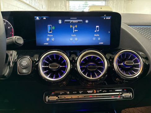 Certified 2025 Mercedes-Benz GLA 250 4MATIC image 23