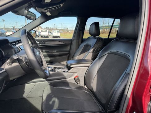 Used 2023 Jeep Grand Cherokee Altitude image 20