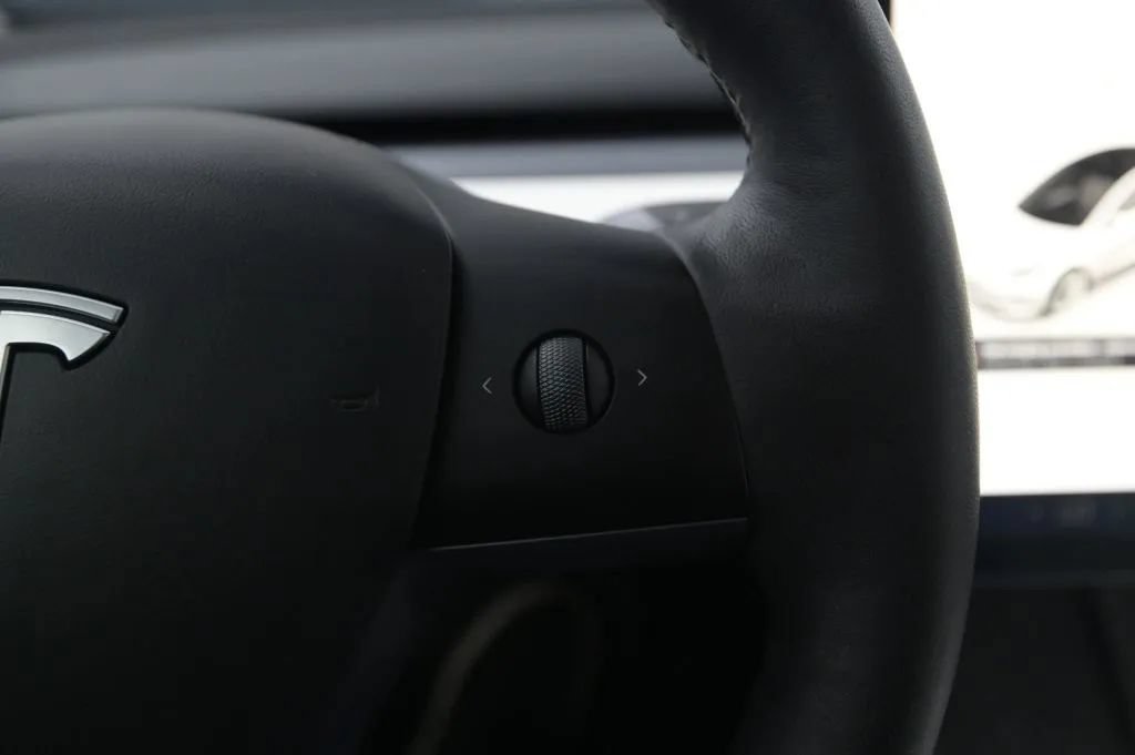 Used 2022 Tesla Model 3 Long Range AWD/4WD image 22