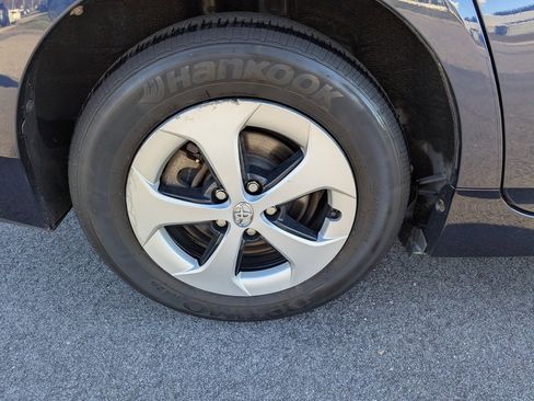 Used 2015 Toyota Prius Three image 11