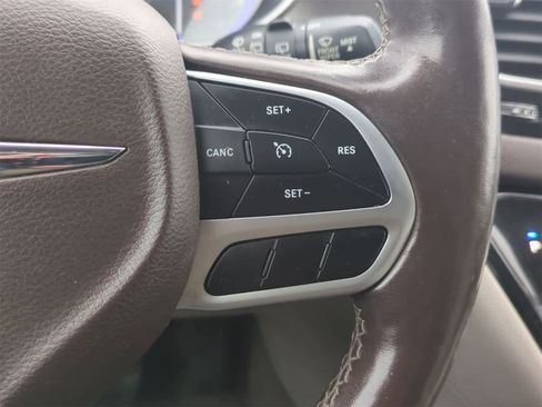 Used 2018 Chrysler Pacifica Touring-L Plus w/ Tire & Wheel Group image 25