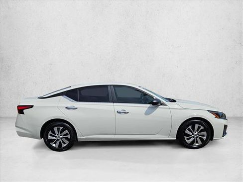 Certified 2025 Nissan Altima 2.5 S FWD image 4