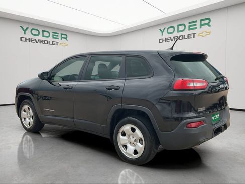 Used 2016 Jeep Cherokee Sport FWD image 9