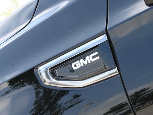 Used 2023 GMC Yukon XL AT4 w/ AT4 Premium Package AWD/4WD image 32