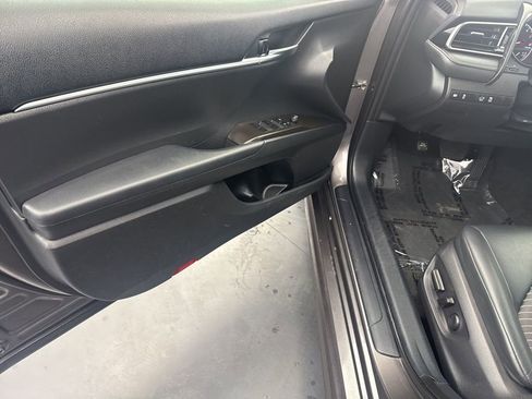 Used 2022 Toyota Camry SE image 32