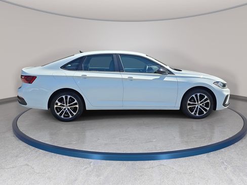 Used 2025 Volkswagen Jetta Sport FWD image 4