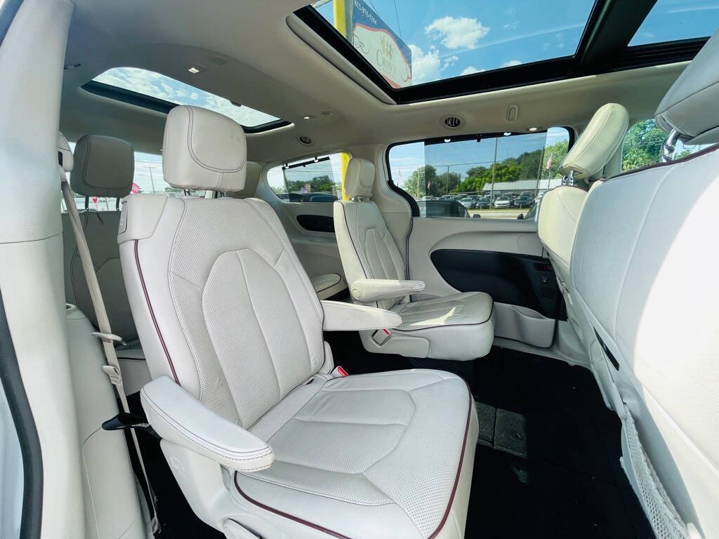 Used 2020 Chrysler Pacifica Limited FWD image 29