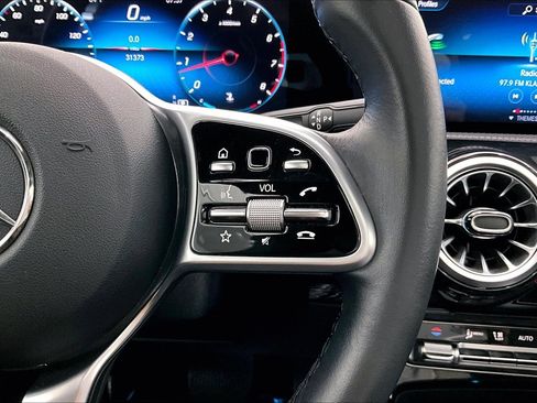 Used 2022 Mercedes-Benz CLA 250 image 22