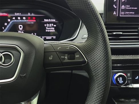 New 2025 Audi SQ5 Prestige image 18