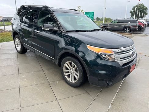 Used 2015 Ford Explorer XLT w/ Equipment Group 202B AWD/4WD image 2