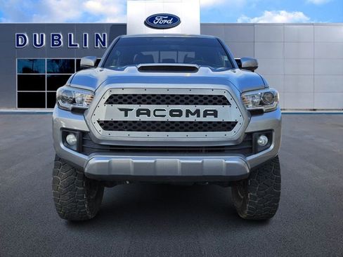 Used 2017 Toyota Tacoma TRD Sport image 2