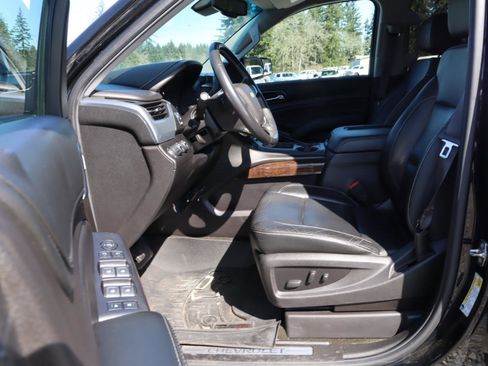 Used 2017 Chevrolet Tahoe LT image 3