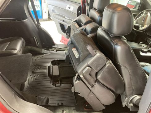 Used 2014 Ford Explorer XLT w/ Equipment Group 202A AWD/4WD image 9