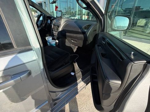 Used 2015 Dodge Grand Caravan SE FWD image 15