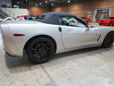 Used 2006 Chevrolet Corvette Convertible w/ Preferred Equipment Group RWD image 14