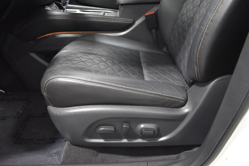 Certified 2023 Nissan Murano Platinum w/ Cargo Package FWD image 18