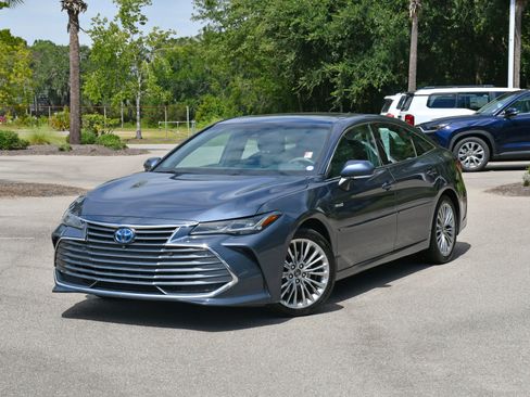 Used 2020 Toyota Avalon Limited image 6