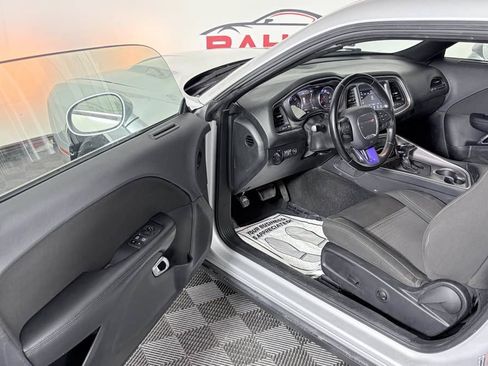 Used 2022 Dodge Challenger SXT RWD image 11