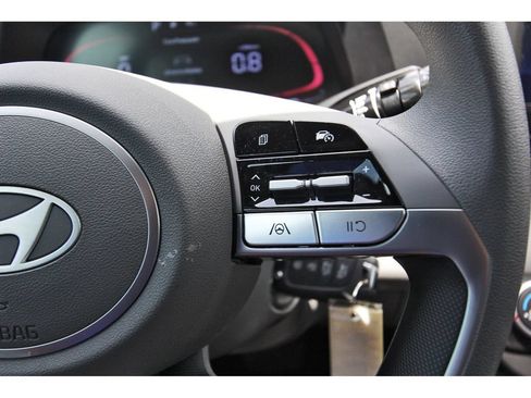 Certified 2025 Hyundai Elantra SE FWD image 19