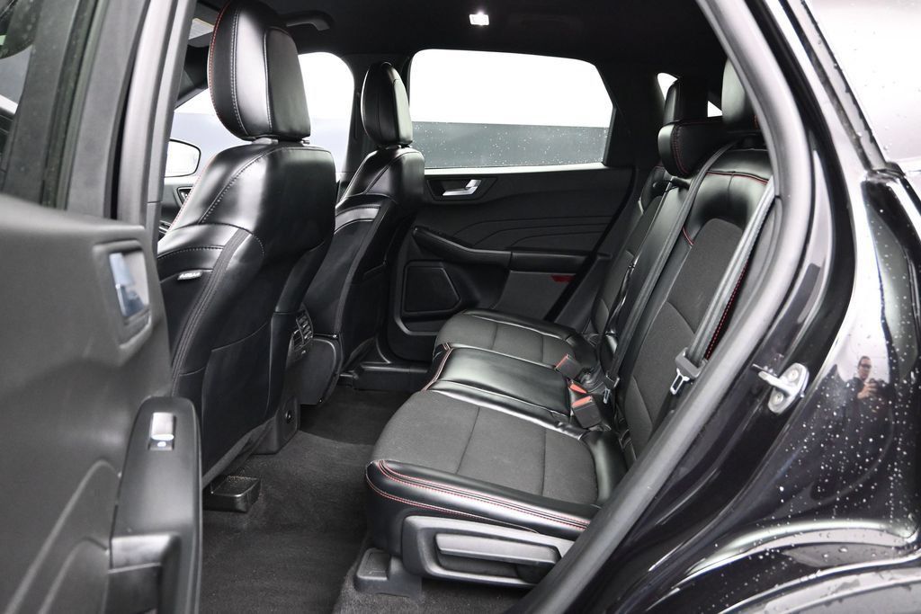 Used 2025 Ford Escape ST-Line Select AWD/4WD image 16