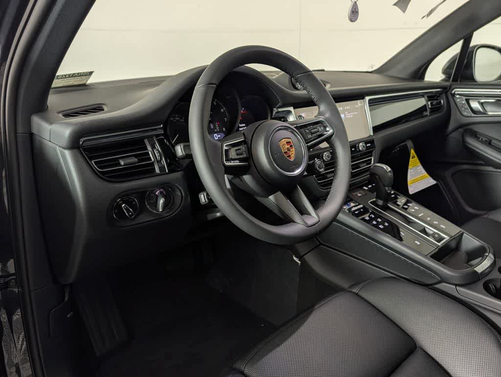 Used 2026 Porsche Macan AWD/4WD image 4