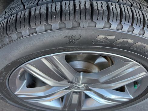 Certified 2020 Volkswagen Tiguan SEL w/ Tiguan Three-Row MDO Package FWD image 30
