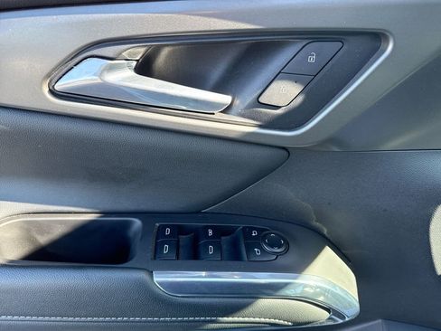 Used 2025 Chevrolet Traverse LT image 24