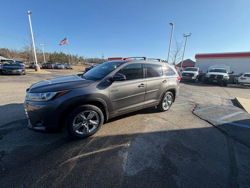 Used 2018 Toyota Highlander Limited image 3