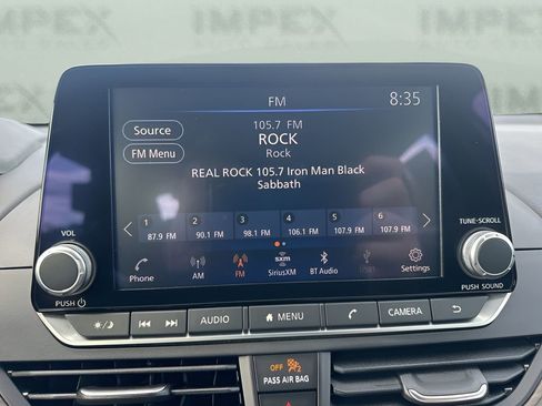 Used 2025 Nissan Altima 2.5 SV image 17