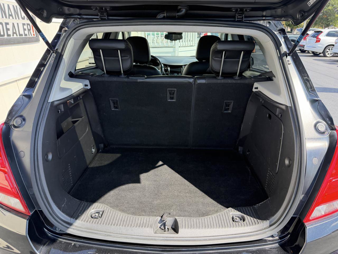 Used 2019 Chevrolet Trax LT w/ LT Convenience Package FWD image 28
