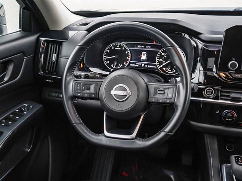 Used 2024 Nissan Pathfinder SV w/ SV Premium Package image 16