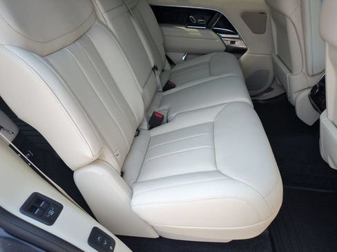 New 2026 Land Rover Range Rover Long Wheelbase SE AWD/4WD image 17