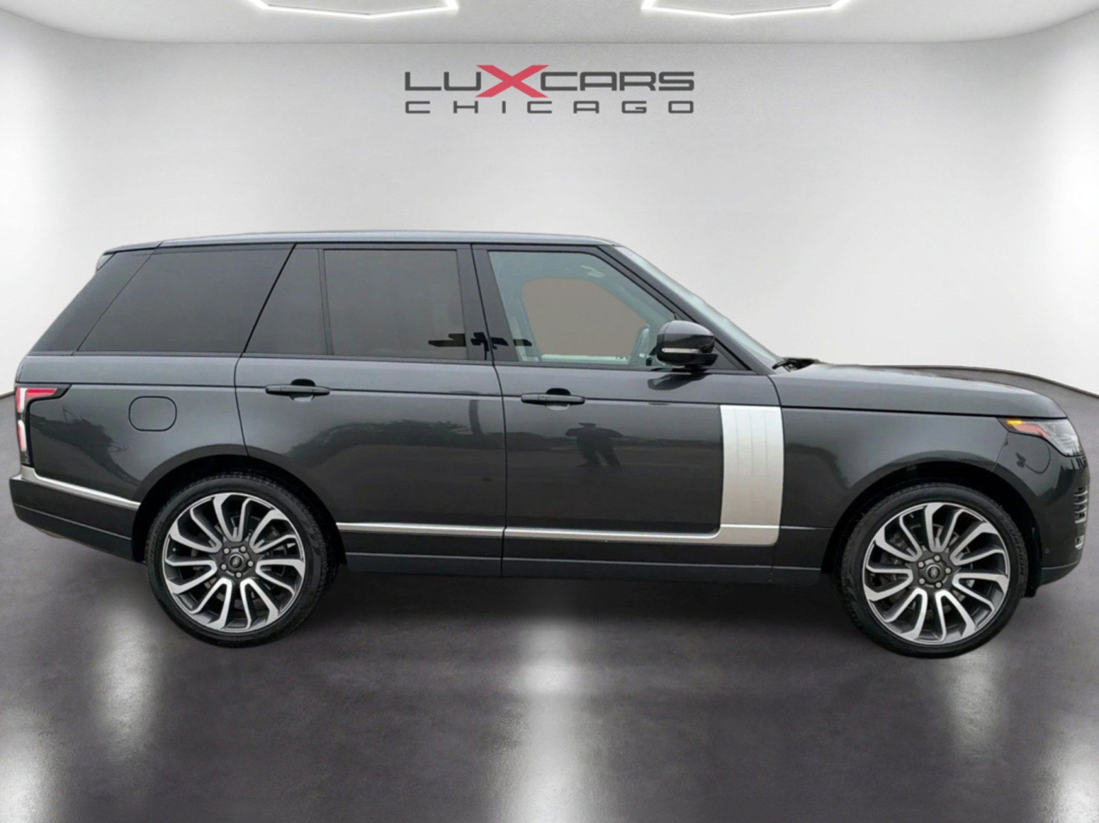 Used 2019 Land Rover Range Rover Supercharged AWD/4WD image 4