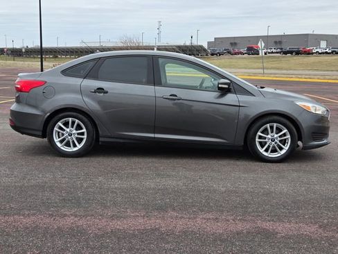 Used 2015 Ford Focus SE w/ SE Cold Weather Package image 2