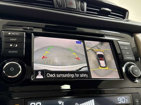 Used 2019 Nissan Rogue SL w/ Premium Package image 19