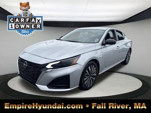 Used 2024 Nissan Altima 2.5 SV image 1