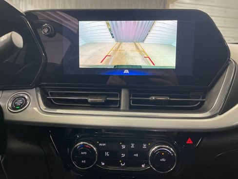 Certified 2024 Chevrolet Trax LT w/ Driver Confidence Package image 9