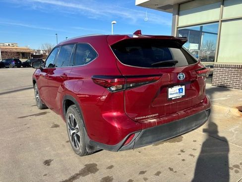 Used 2022 Toyota Highlander XLE image 7