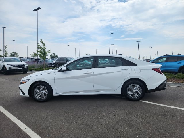 Certified 2025 Hyundai Elantra SE FWD image 2