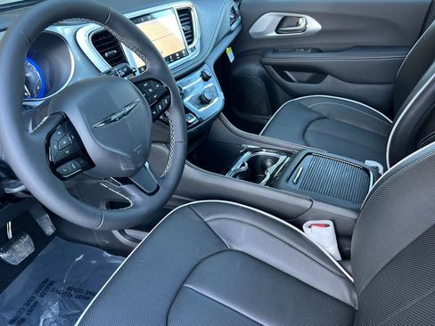 New 2026 Chrysler Pacifica Limited w/ S Appearance Package AWD/4WD image 6
