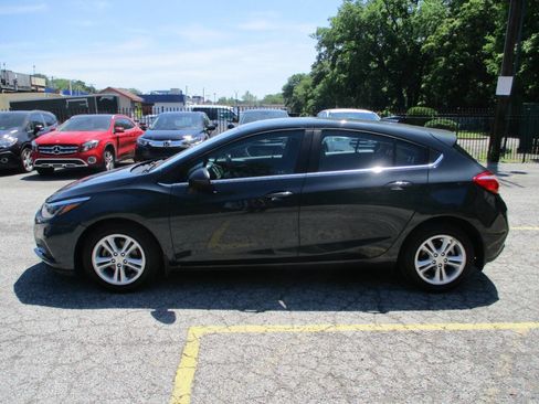 Used 2018 Chevrolet Cruze LT w/ Convenience Package FWD image 8
