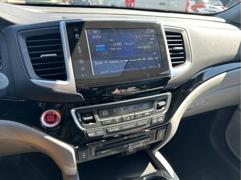 Used 2017 Honda Pilot Touring image 14