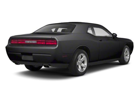 Used 2013 Dodge Challenger SXT RWD image 2