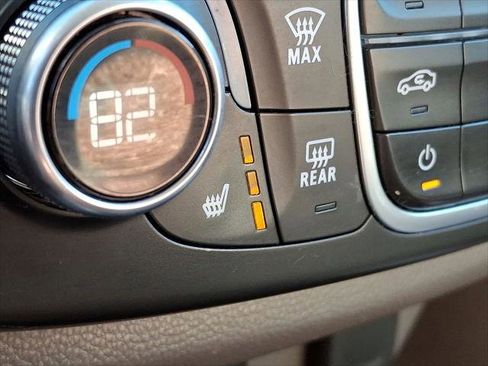 Used 2018 Chevrolet Traverse LT image 25