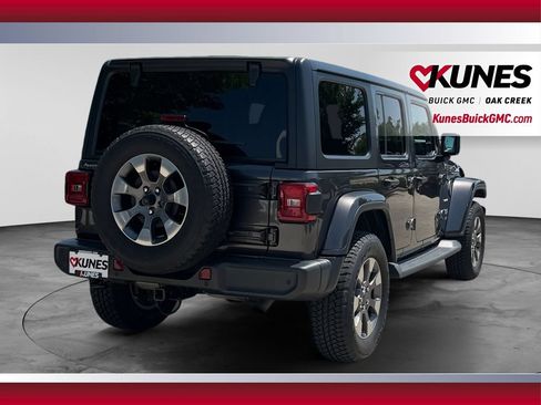 Used 2019 Jeep Wrangler Unlimited Sahara w/ Dual Top Group AWD/4WD image 10